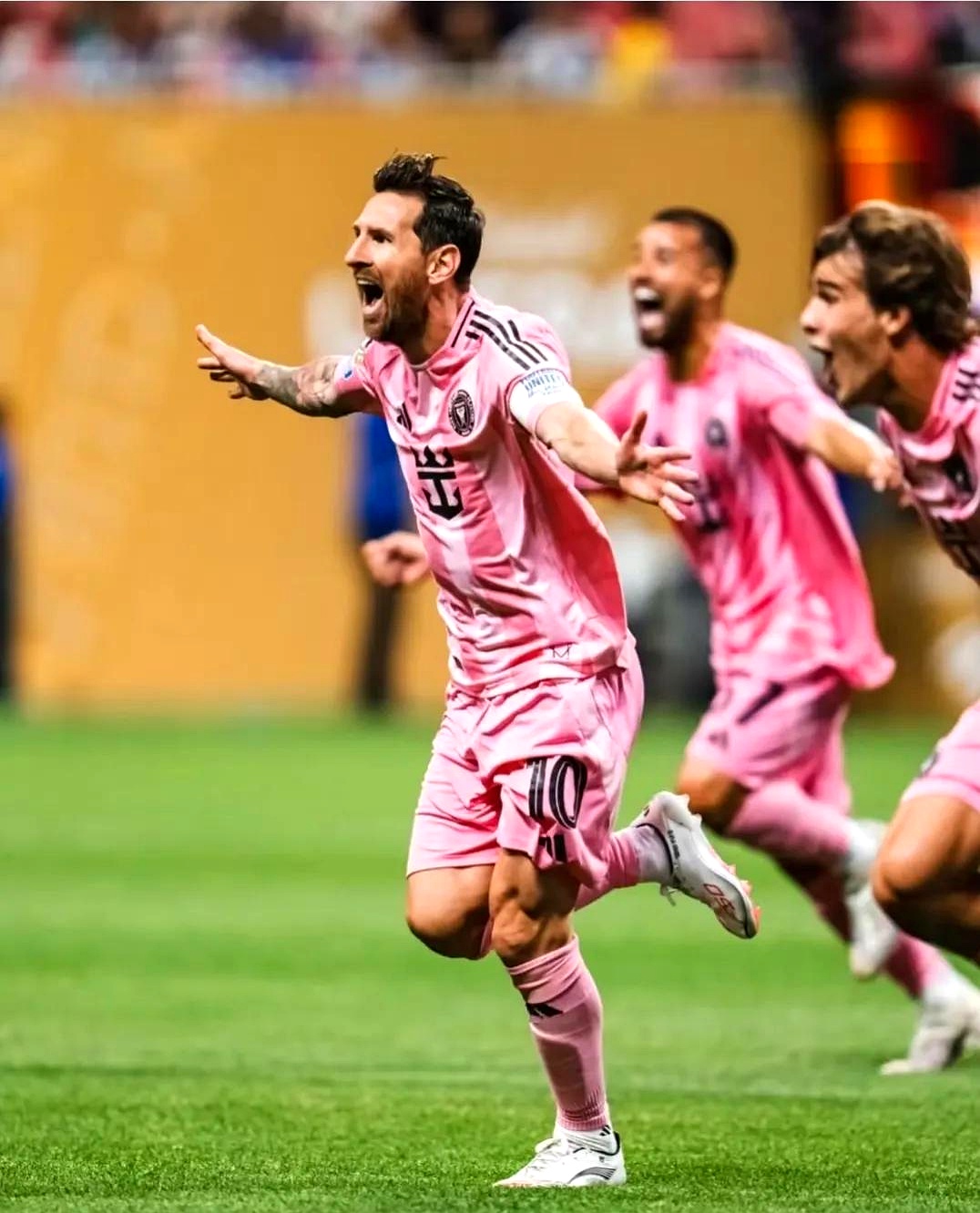 包含转会期葡超传出新动向，波尔图刷新队史纪录，管理层表态——震撼外界，球探报告显示潜力的词条