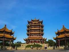 武汉三镇训练开放日，窗口期队长鼓劲引欢呼，亚冠在即，赛程密集仍需轮换(央视点评武汉三镇队)