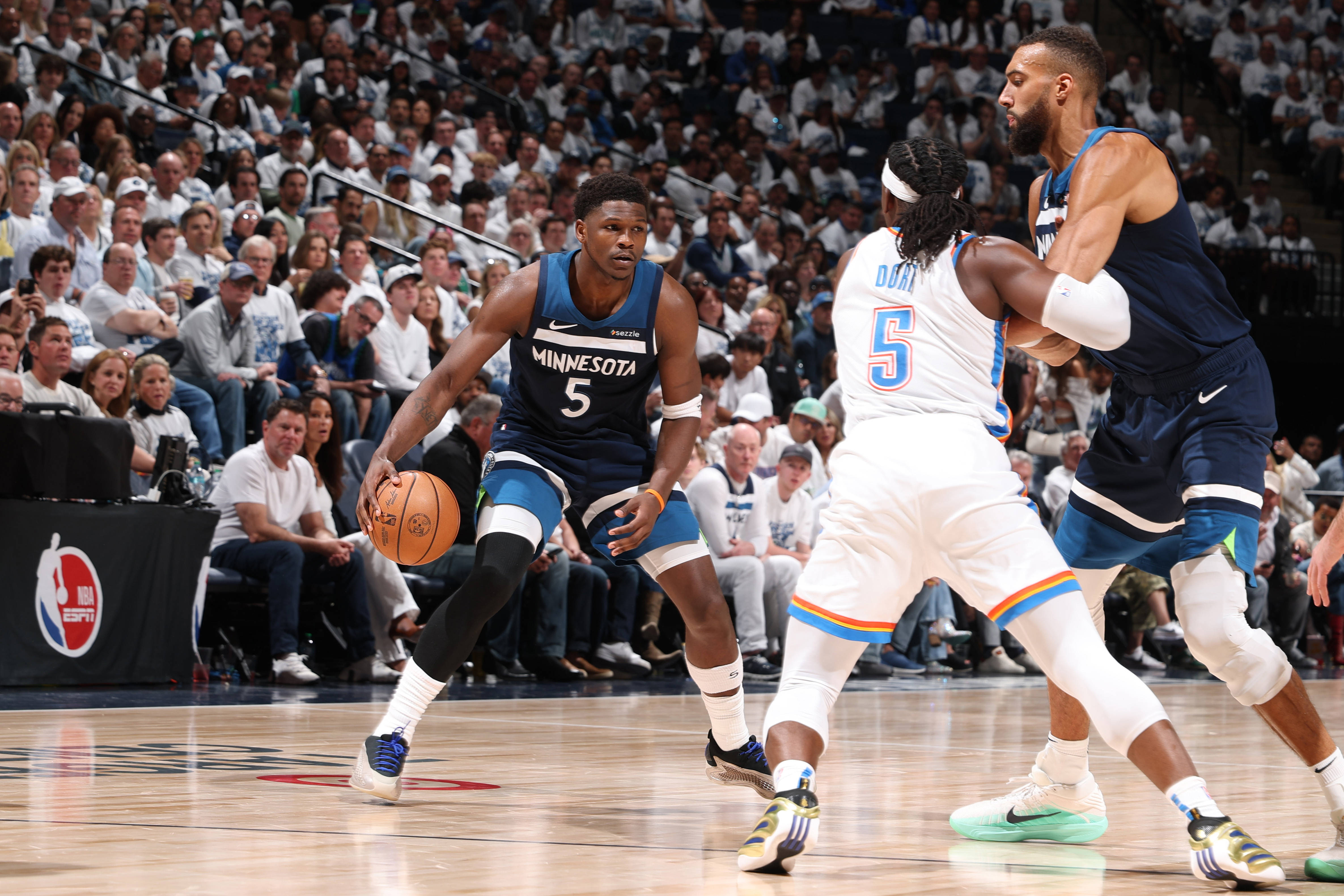 深圳男篮迎NBA季后赛关键赛，今夜主帅复盘，震撼外界，资深球员宣示担当的简单介绍