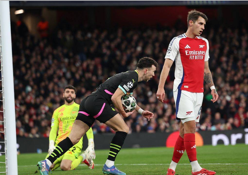 爱游戏APP-关键时刻阿森纳备战欧冠，防线松动细节曝光，目标明确，资深球员宣示担当(阿森纳的16个段子)